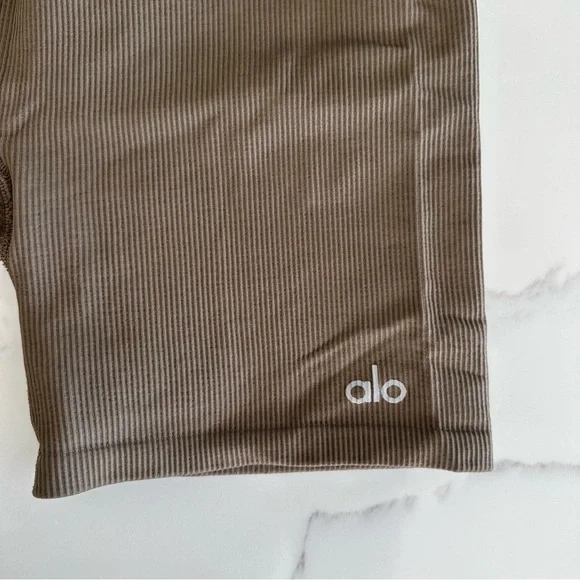 Alo Yoga Seamless Ribbed Favorite Short - 5” - Olive Tree - Size S - Picture 4 of 9